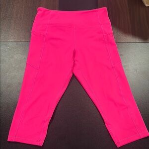 Zyia Zipper Pocket Capri Leggings